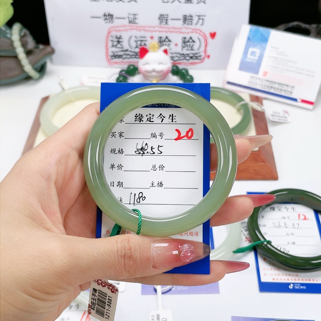 和田玉手镯未镶嵌