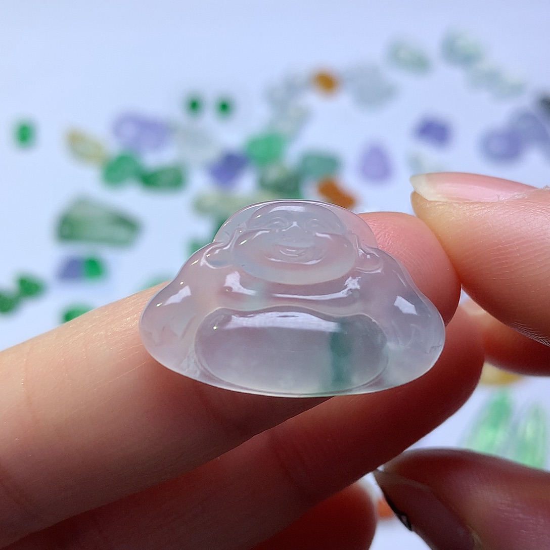 翡翠未镶嵌颈饰佛