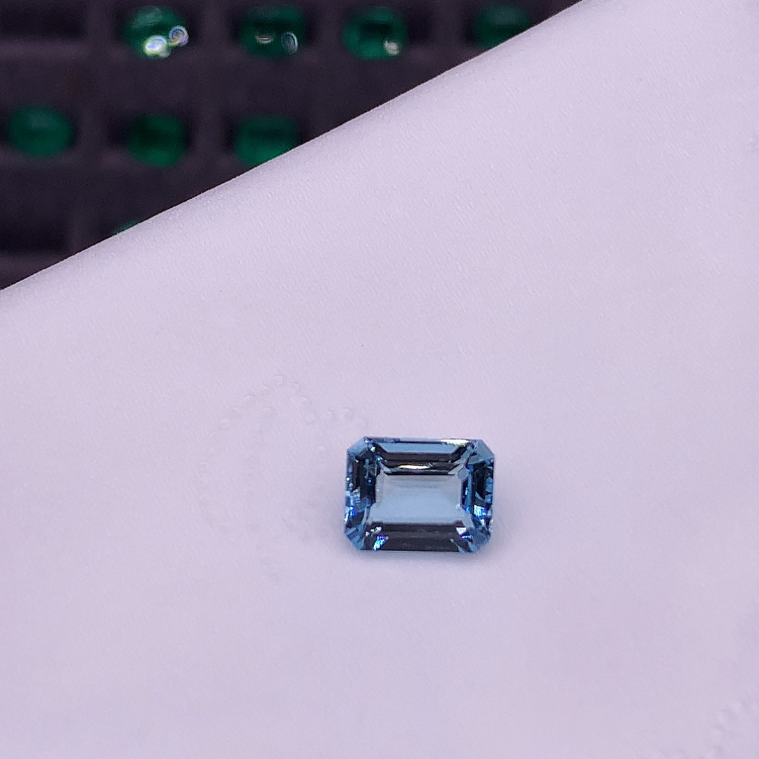 海蓝宝石裸石9988865555