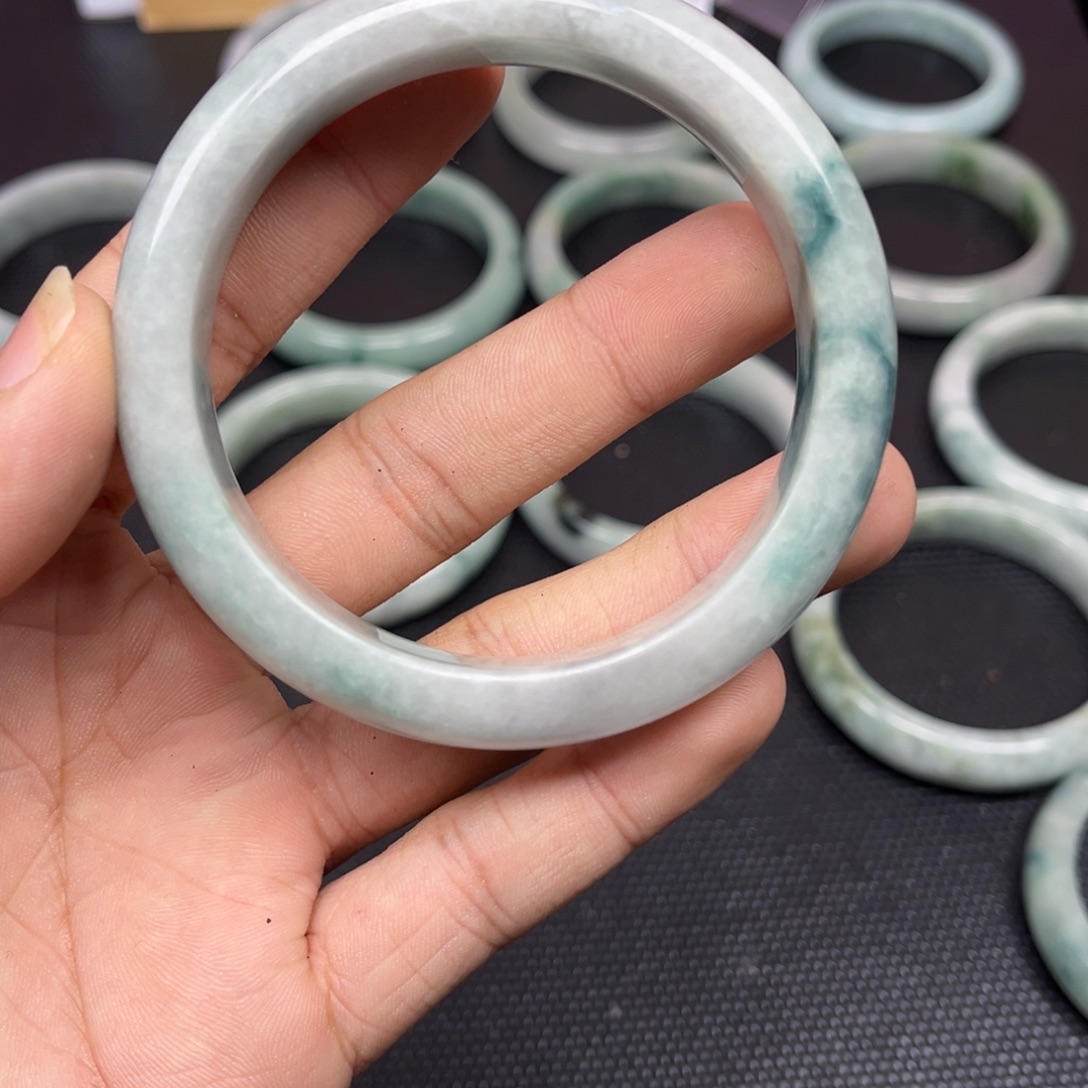 翡翠未镶嵌手镯手镯