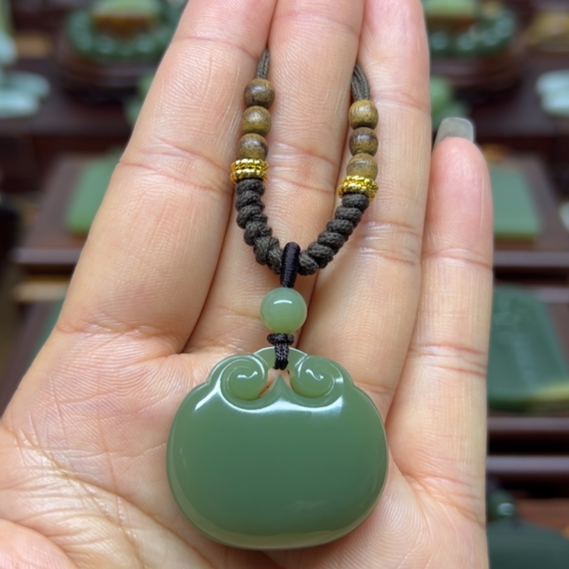 【闪购商品】颈饰未镶嵌岫岩老玉（透闪石质玉）平安锁