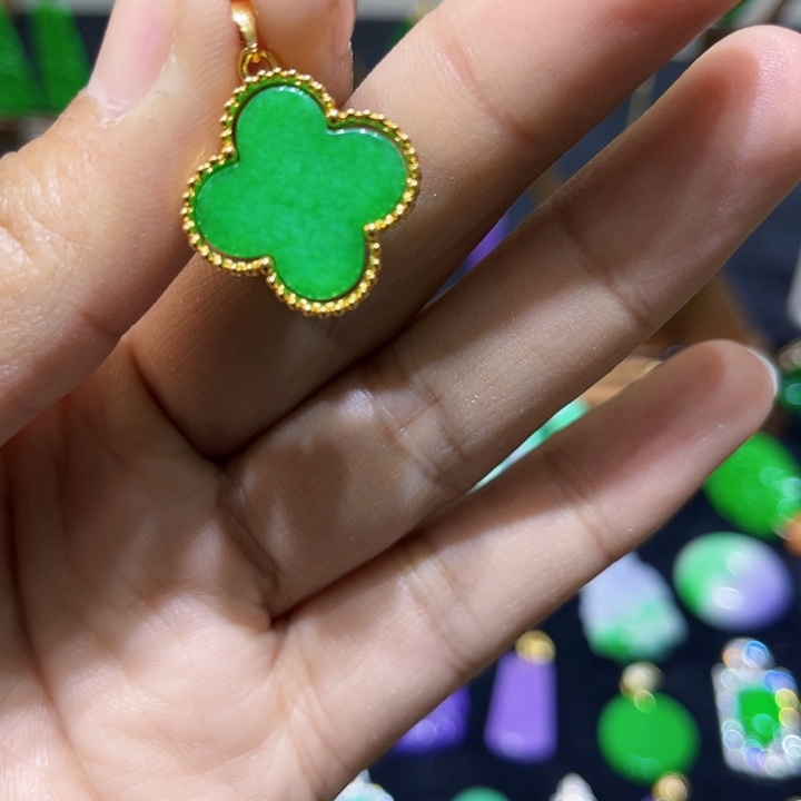 翡翠颈饰未镶嵌吊坠