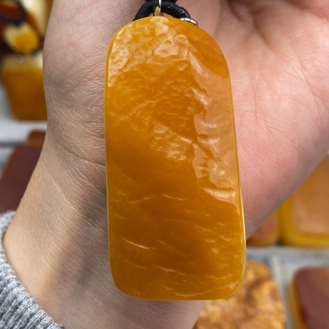 琥珀吊坠(赠链)未镶嵌