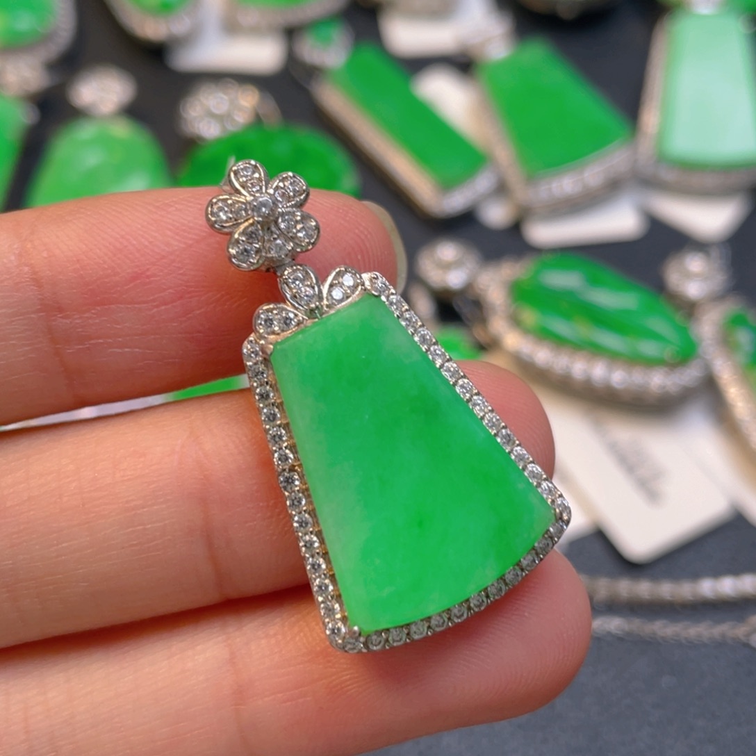 颈饰银S925镶嵌翡翠