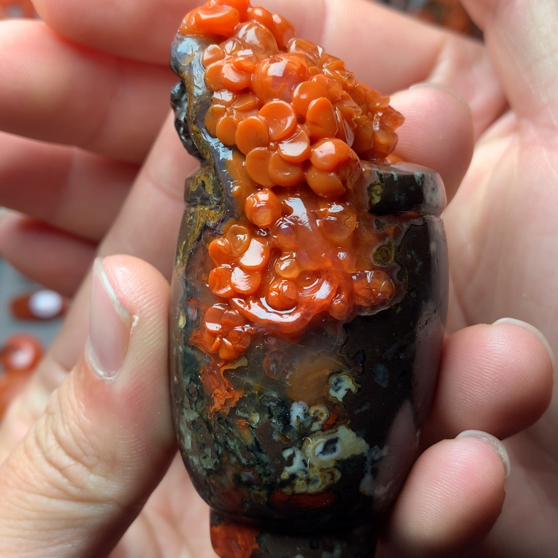 南红玛瑙未镶嵌1啊东寨老南红花瓶