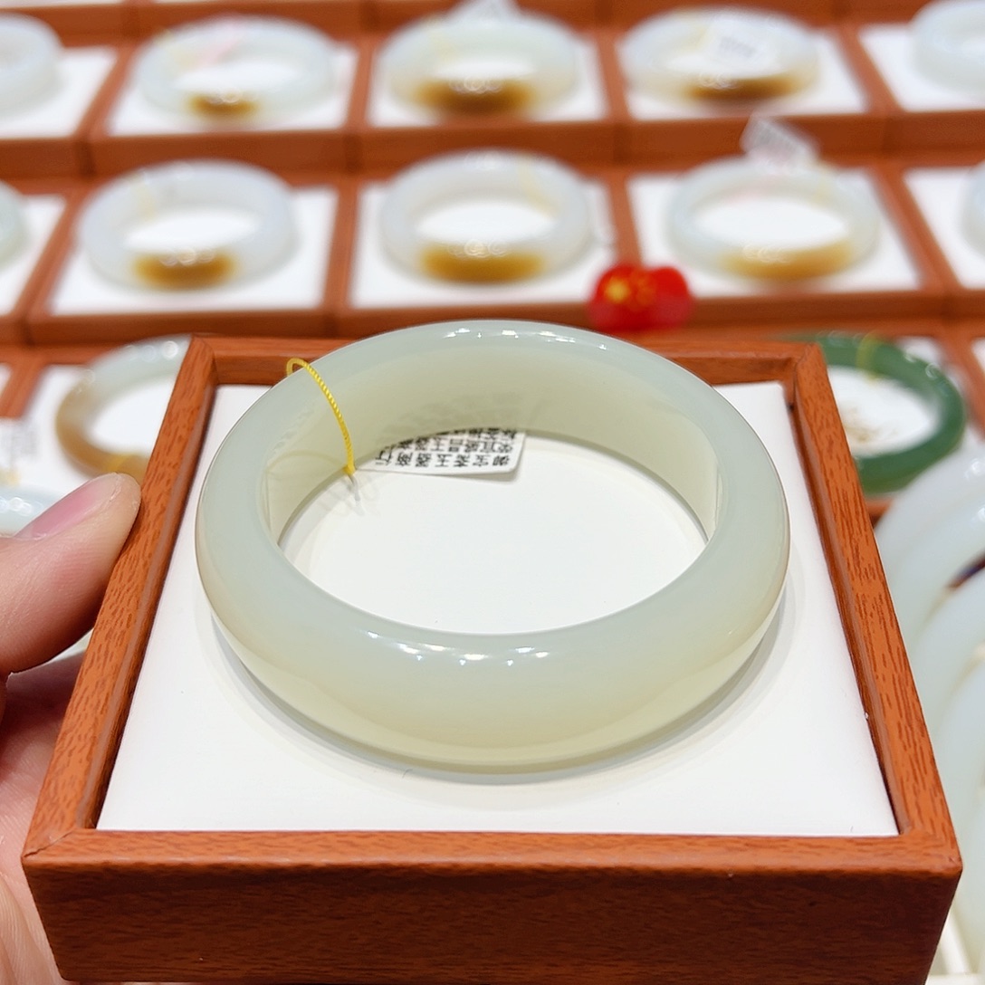 和田玉手镯未镶嵌暖白