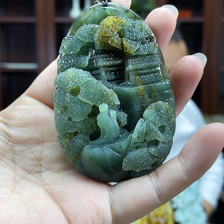 蛇纹石玉未镶嵌颈饰