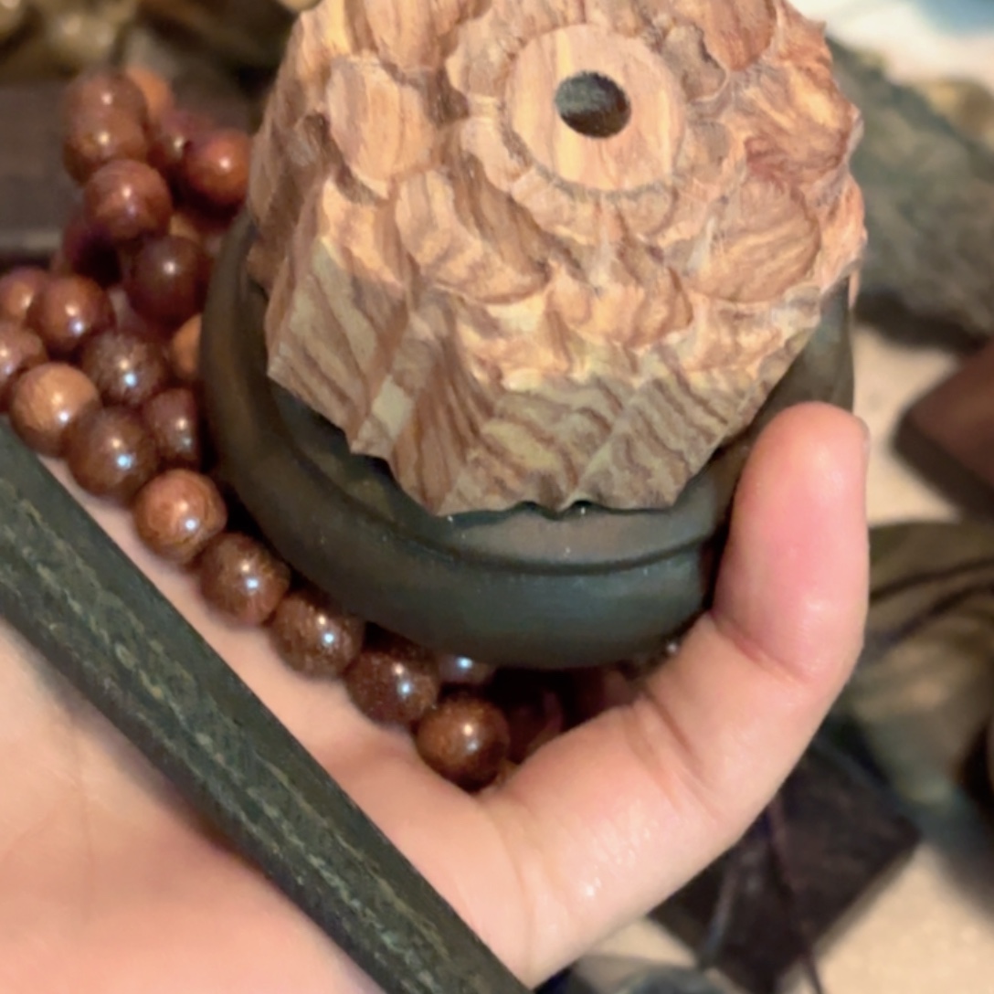 轩***九木绿檀木福利品摆件