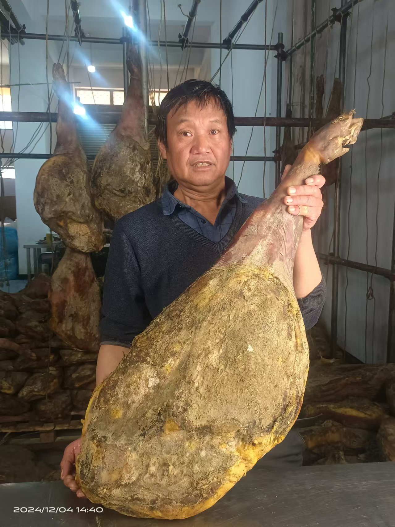 云南特产宣威农家火腿腊肉整只毛腿彪哥腊猪脚三年生吃一物一拍