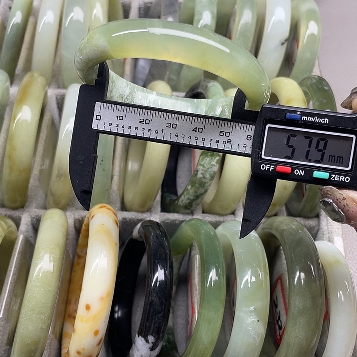 蛇纹石玉未镶嵌手镯202