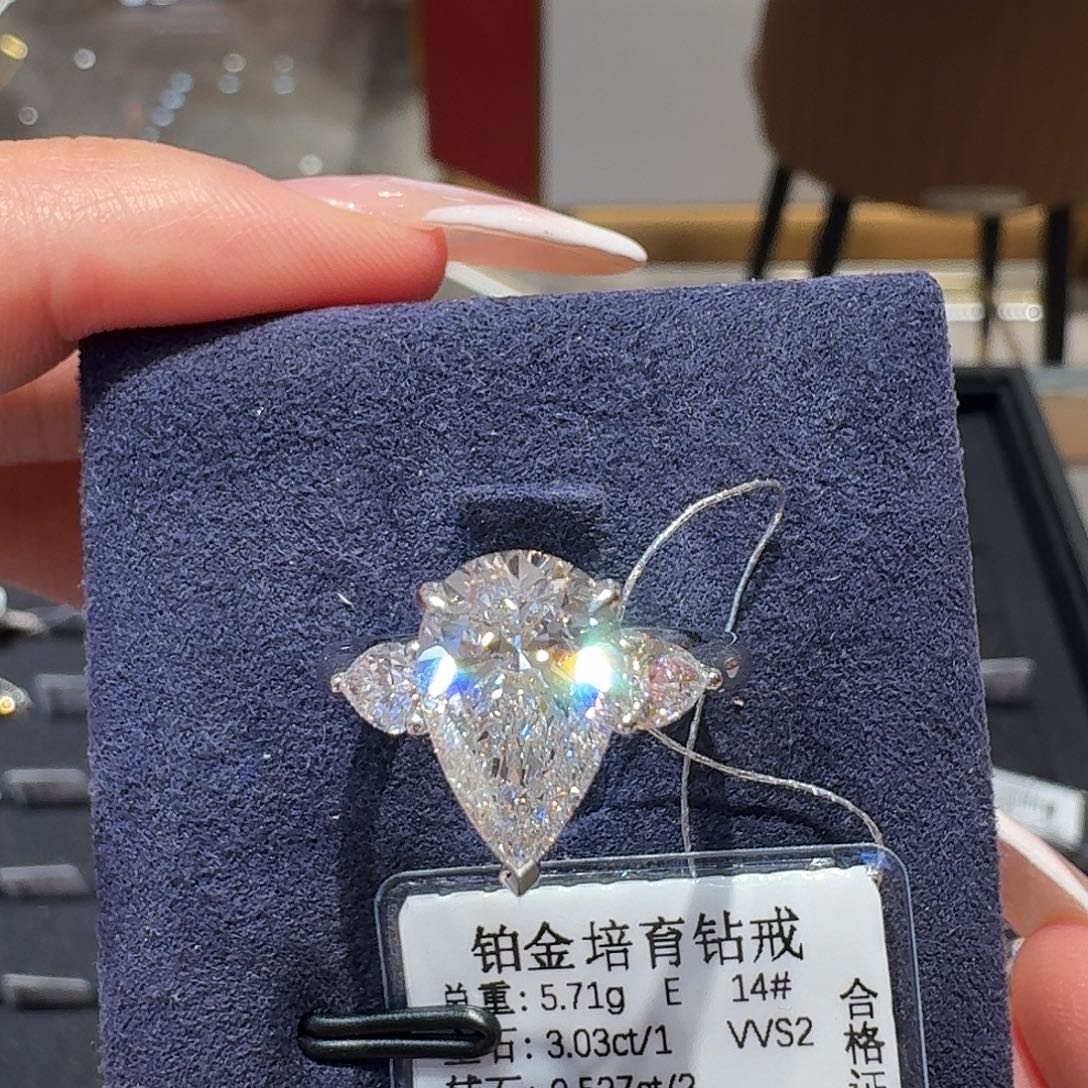 实验室培育钻石铂Pt950镶嵌3克拉水滴三生石戒指