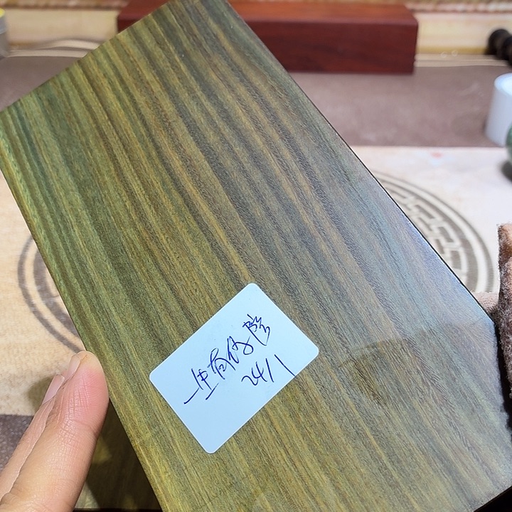 一***伴维腊木（绿檀）底座