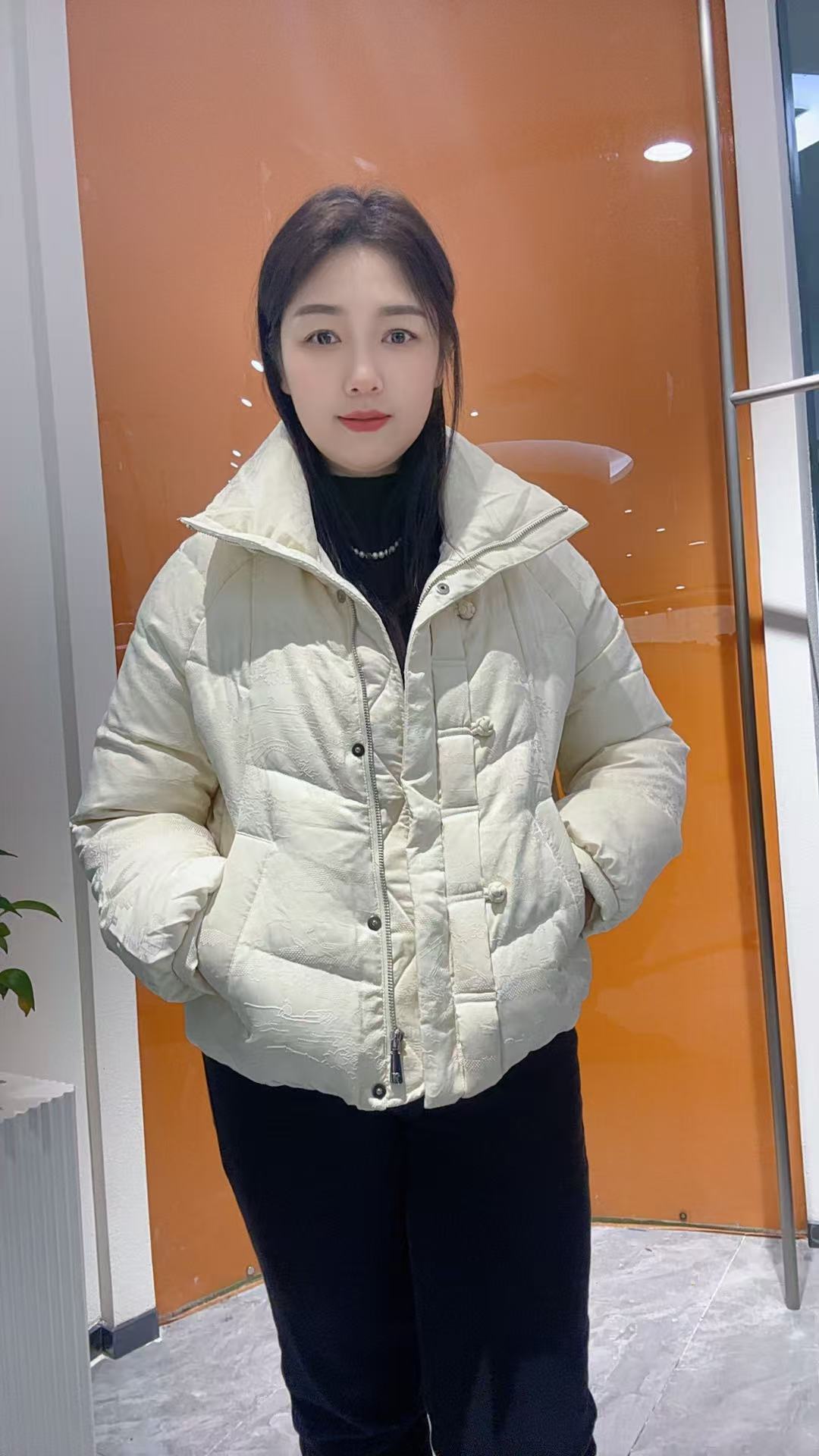 短款休闲简约时尚女羽绒