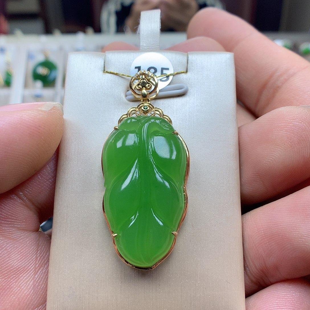 和田玉（碧玉）颈饰18K金镶嵌17×30