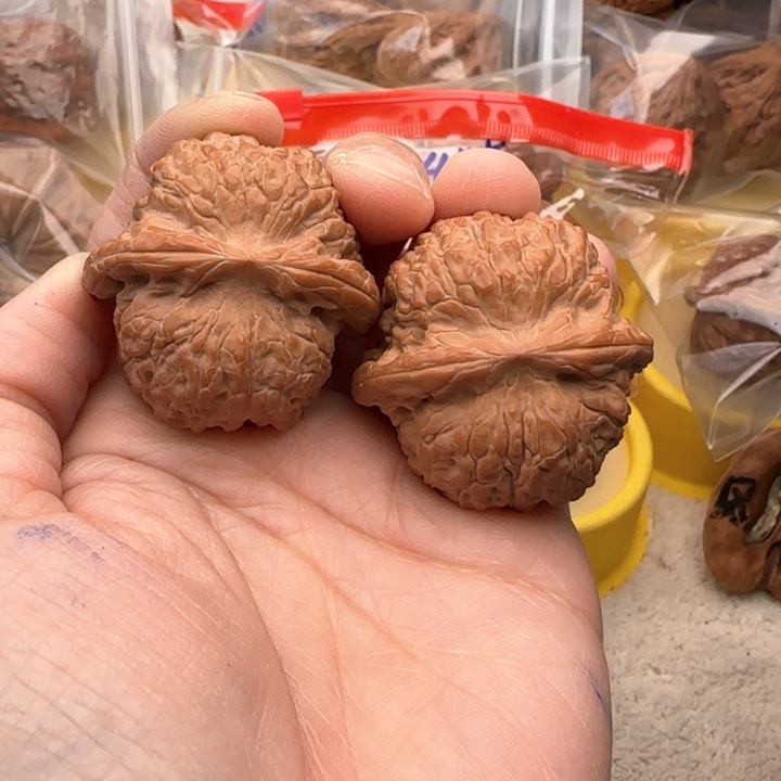 文玩核桃吊坠大*血麒麟37精