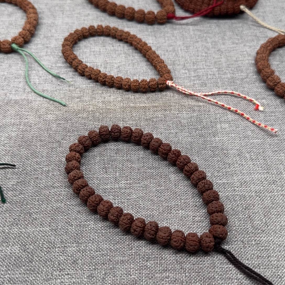 金刚菩提吊坠老树王手持