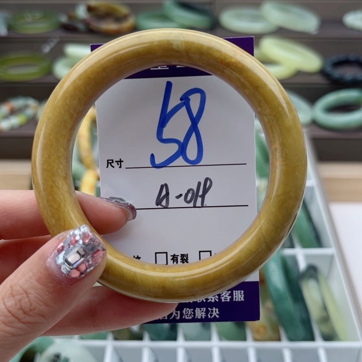 蛇纹石玉手镯未镶嵌