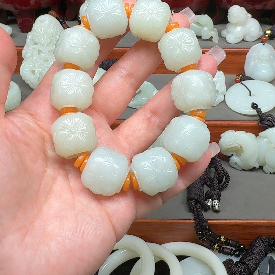 勿***.和田玉未镶嵌把件