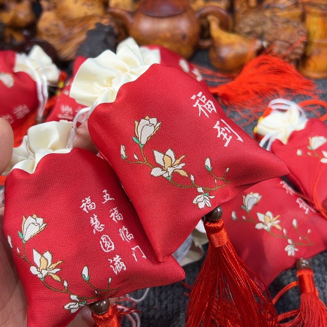 崖柏太行崖柏雷击木炭化料挂件，到手2个，一年一次