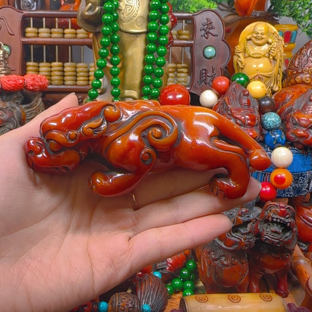 蜜蜡裸石未镶嵌貔貅