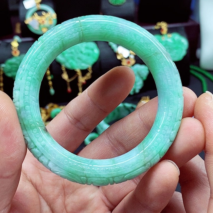 翡翠颈饰未镶嵌手链