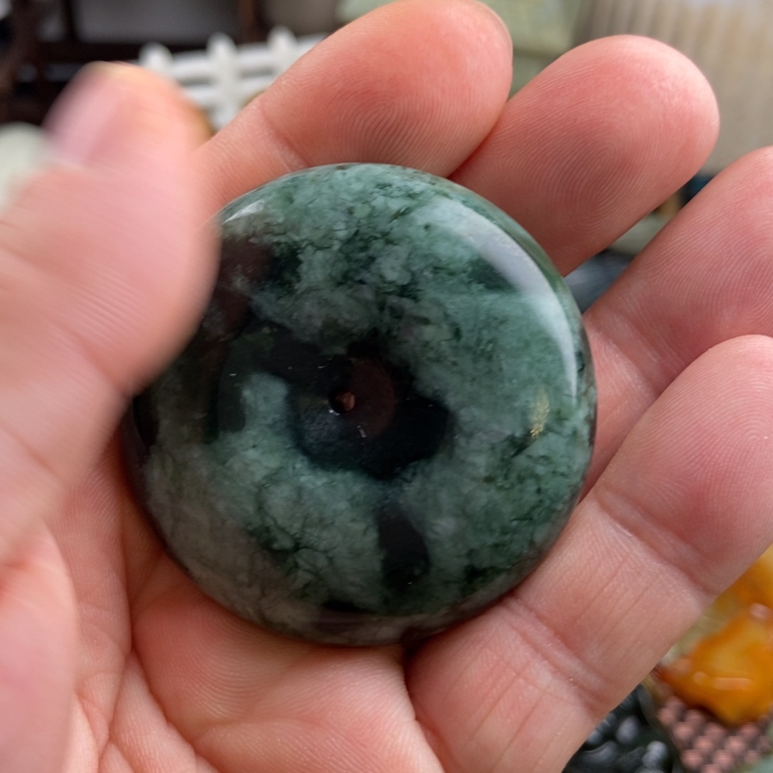 透闪石-蛇纹石玉手把未镶嵌