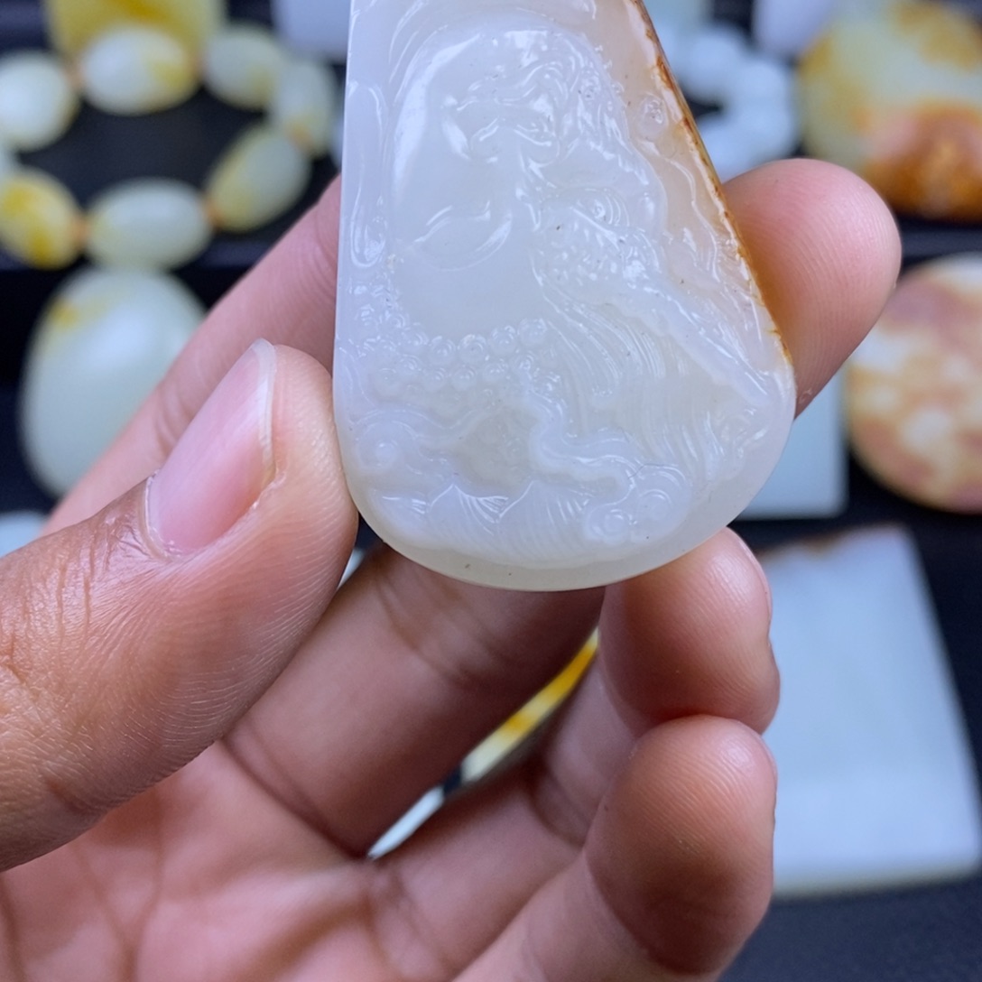 未镶嵌吊坠定制和田玉受***人