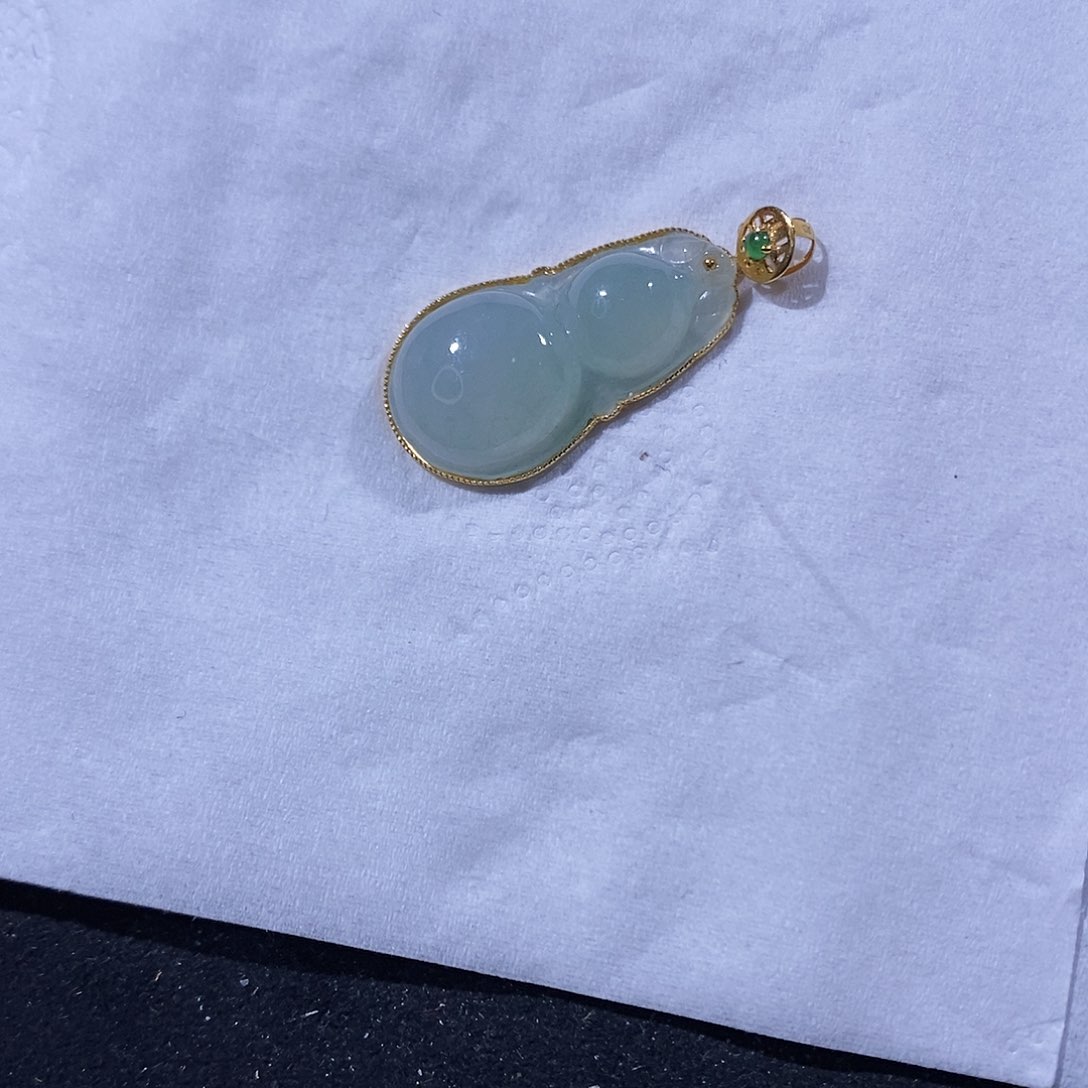 翡翠吊坠(不含链)18K金镶嵌