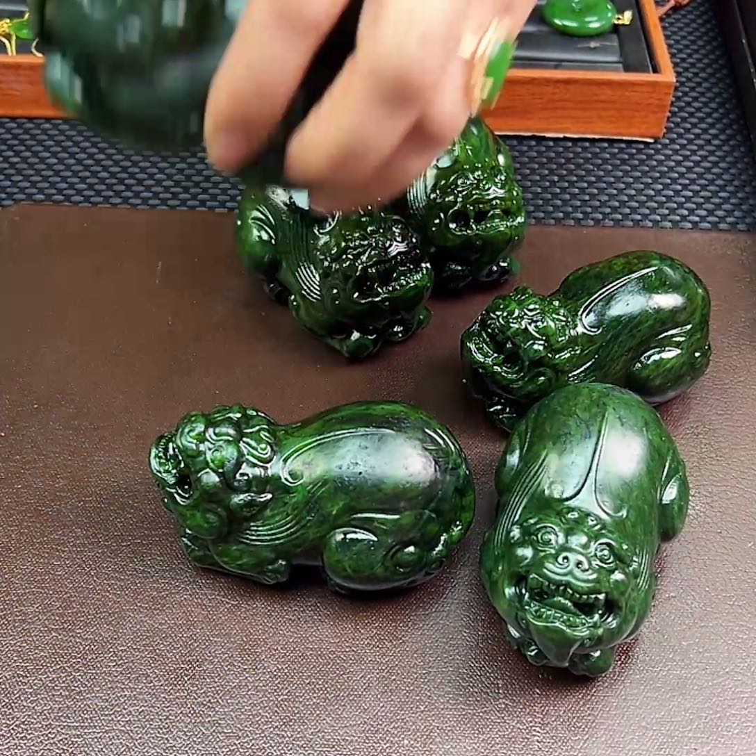 和田玉（碧玉）未镶嵌摆件发其一