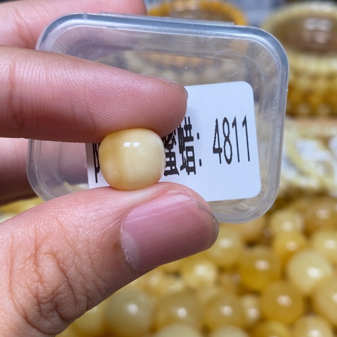 蜜蜡未镶嵌珠宝奇石4811
