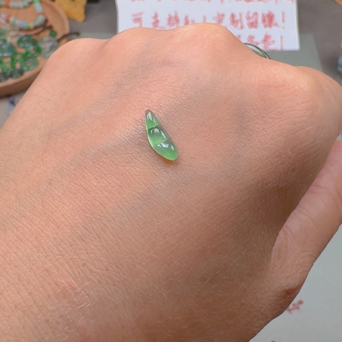 翡翠颈饰未镶嵌缅甸A货翡翠豆子