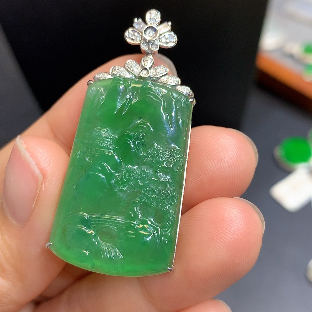 翡翠吊坠(不含链)18K金镶嵌