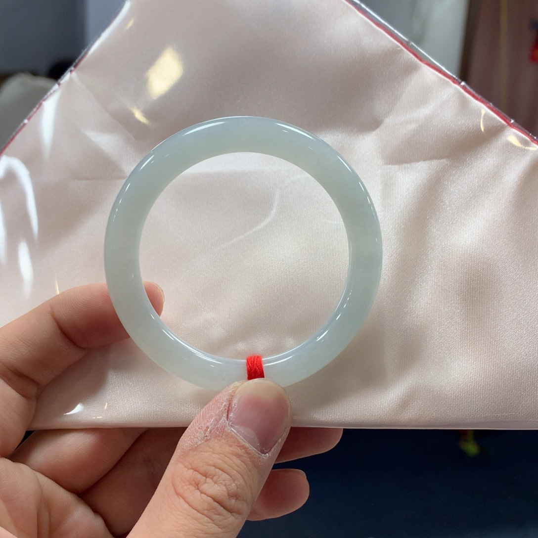 翡翠未镶嵌手镯买断不退