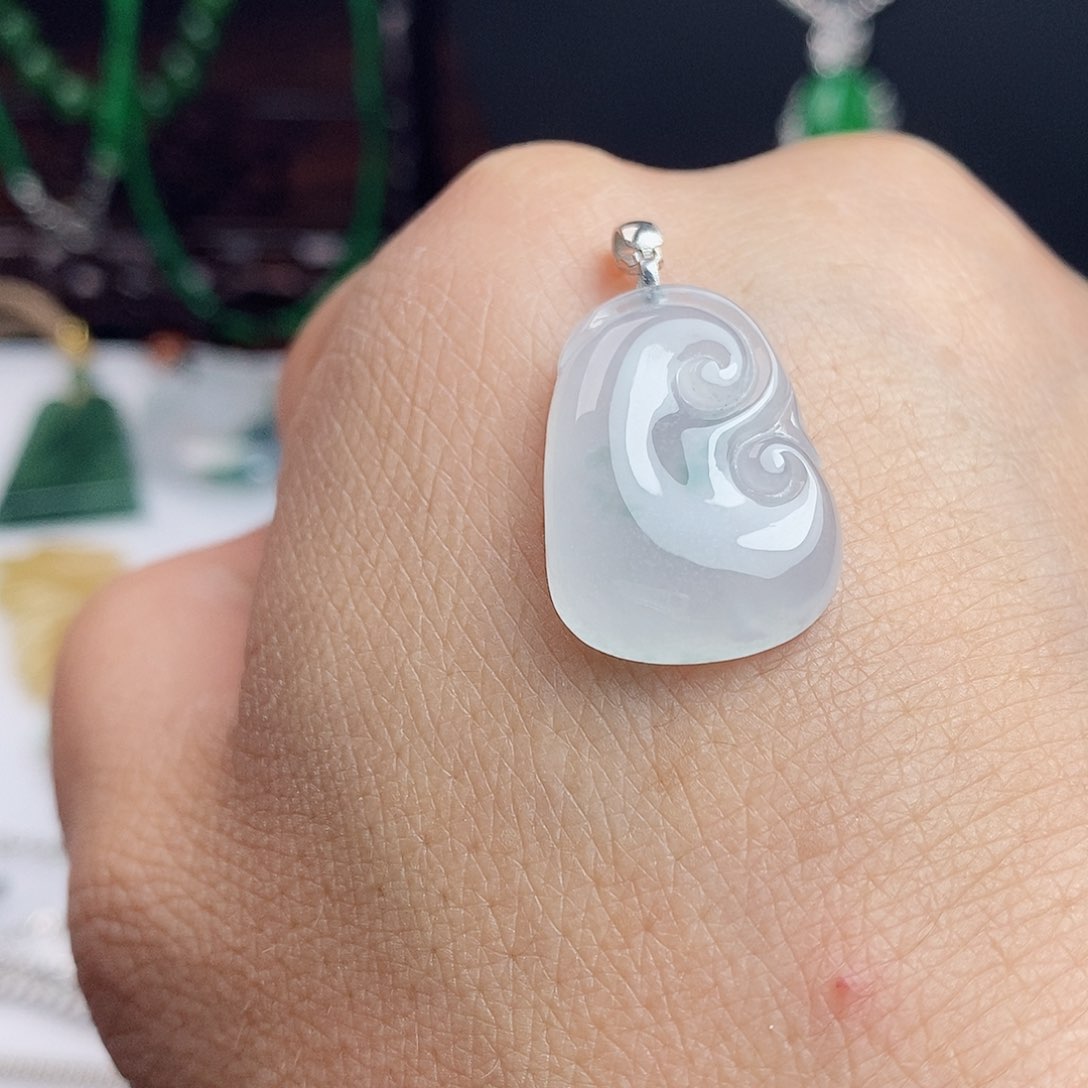 颈饰18K金镶嵌翡翠如意