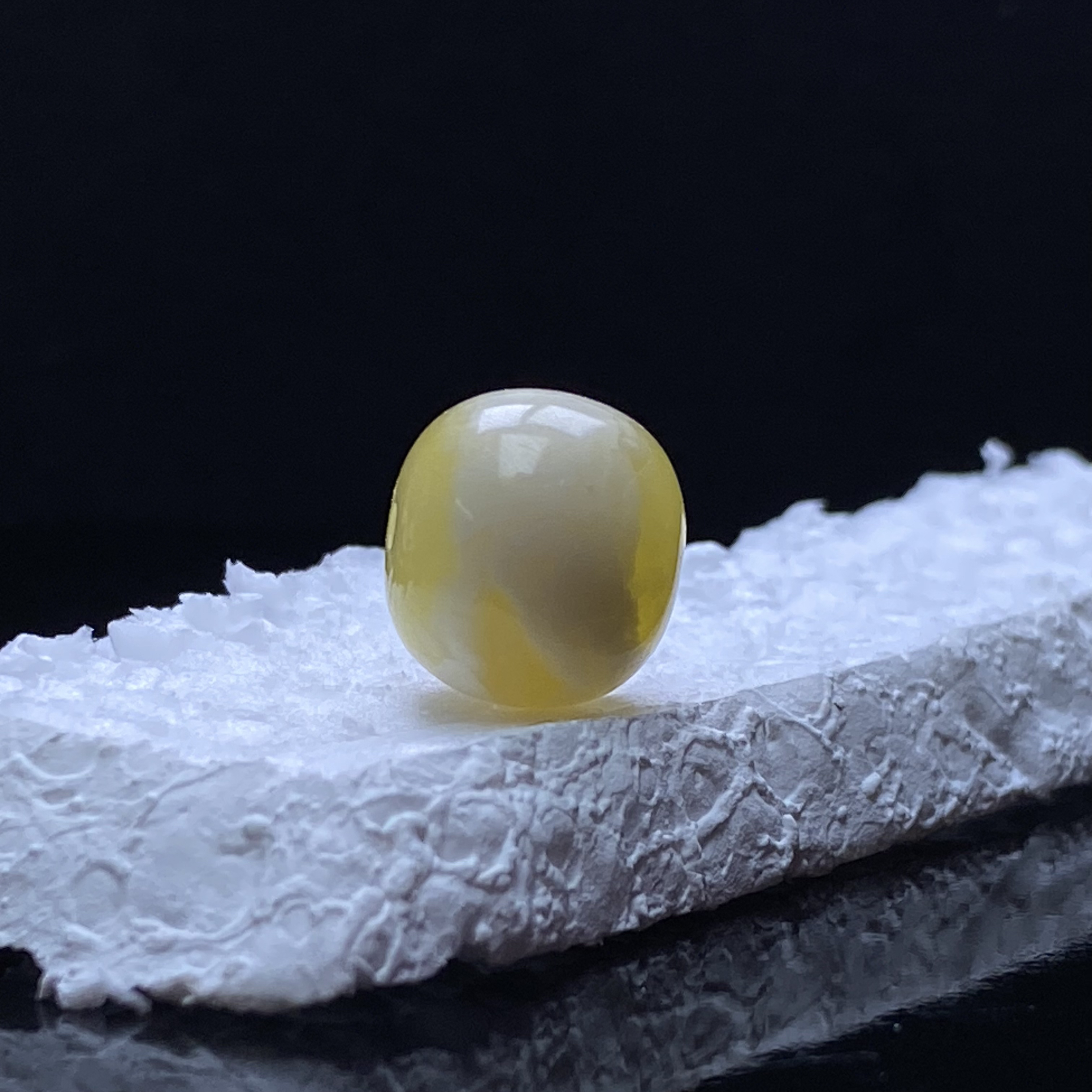 琥珀蜜蜡金底咖白花老型单珠11.8*10.6m