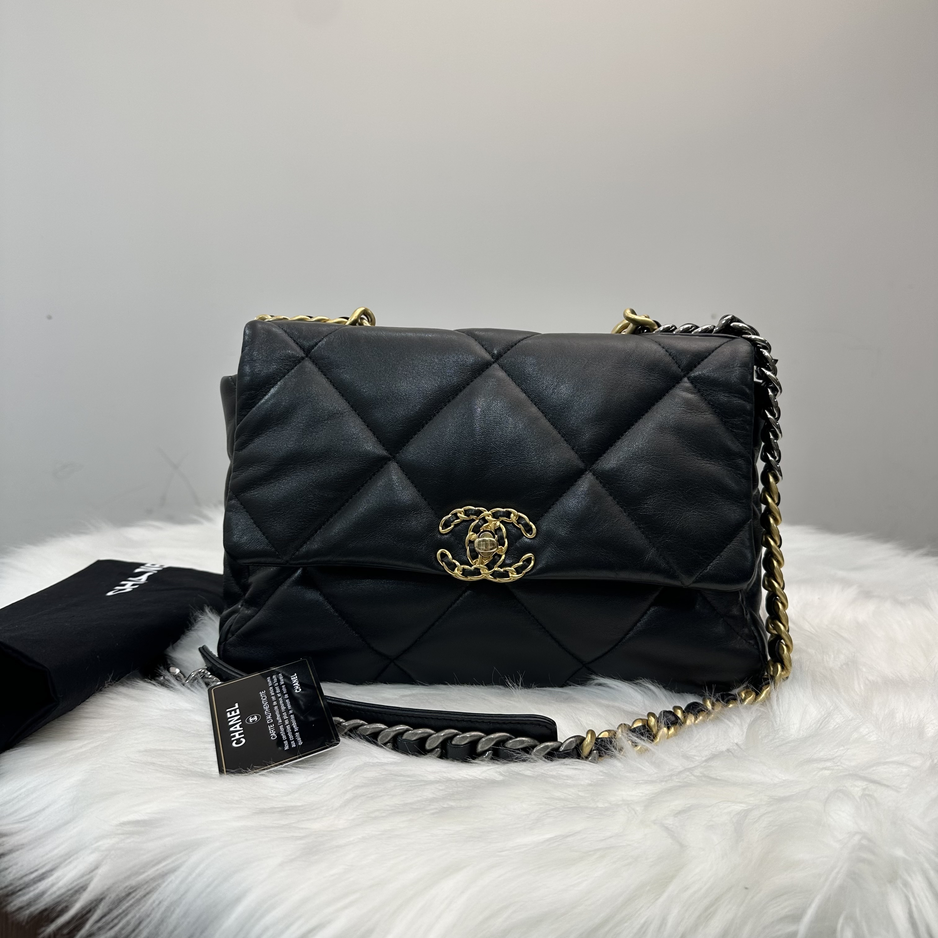 99新 Chanel/香奈儿 黑金中号19bag US59521