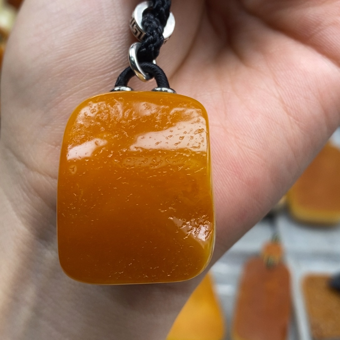 未镶嵌吊坠(赠链)琥珀