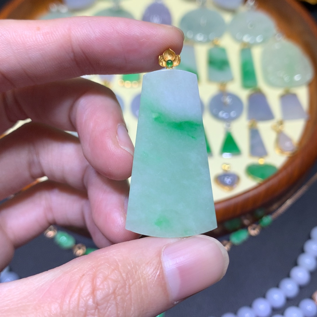 翡翠吊坠(不含链)18K金镶嵌
