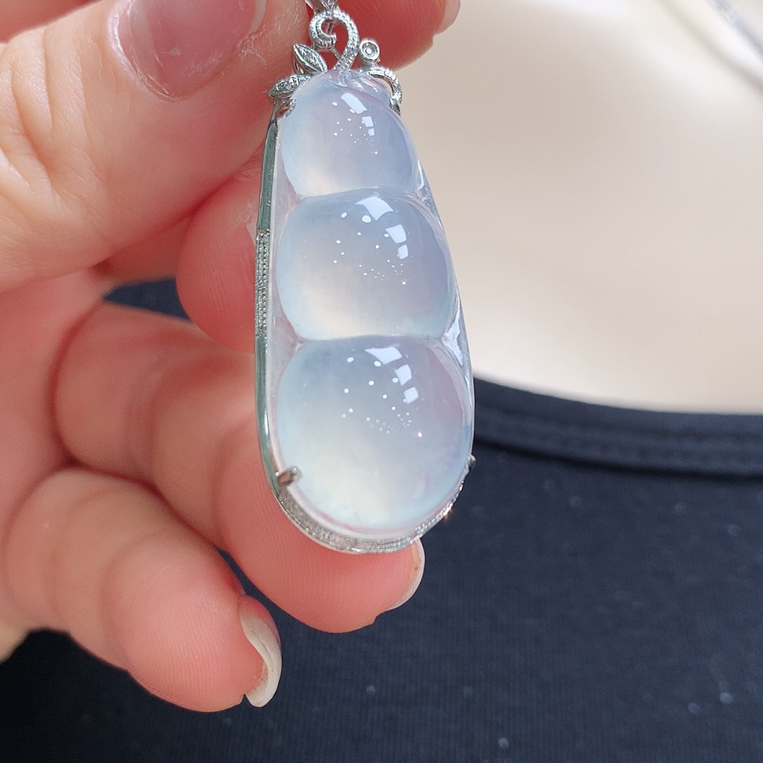 翡翠颈饰18K金镶嵌福豆