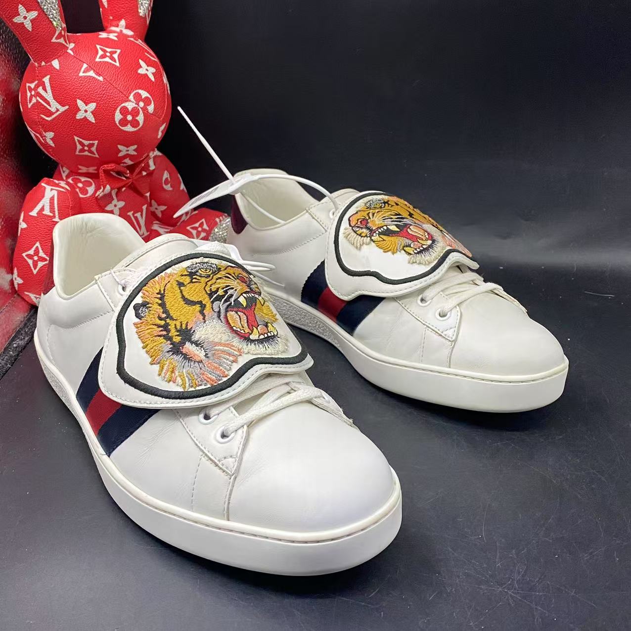 95新 GUCCI/古驰 【聚星福利】ACE系列白色扣虎头板鞋43欧码ddm1893