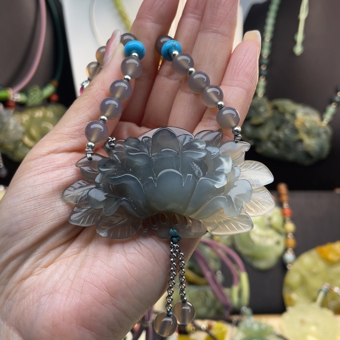 蛇纹石玉未镶嵌颈饰