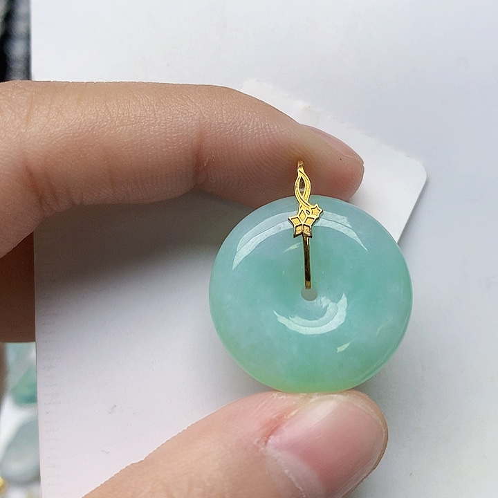 颈饰18K金镶嵌翡翠天然翡翠