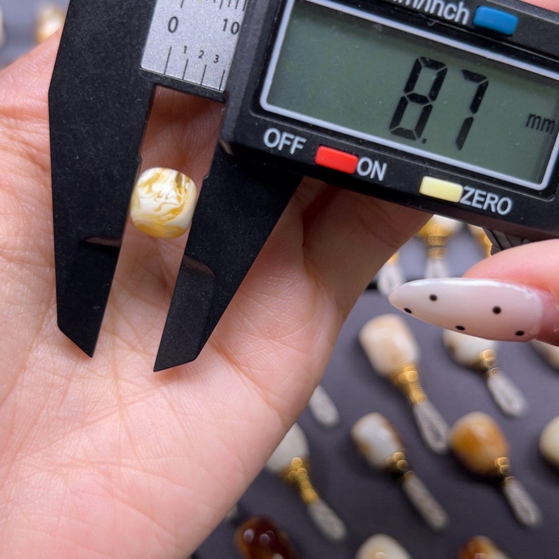 琥珀未镶嵌裸石9.7x8.7mm