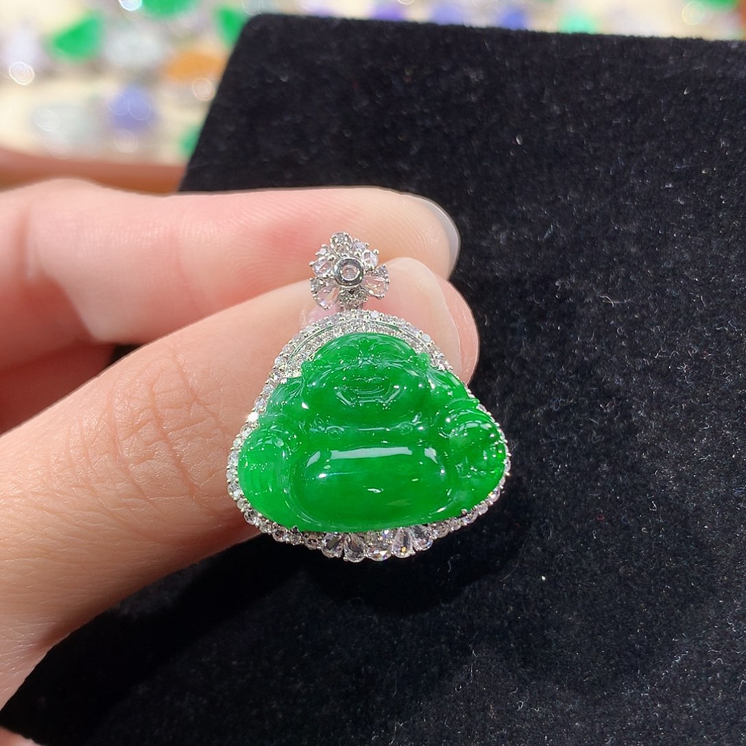 翡翠18K金镶嵌颈饰