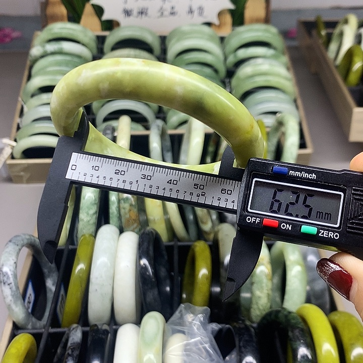 未镶嵌蛇纹石玉手镯197