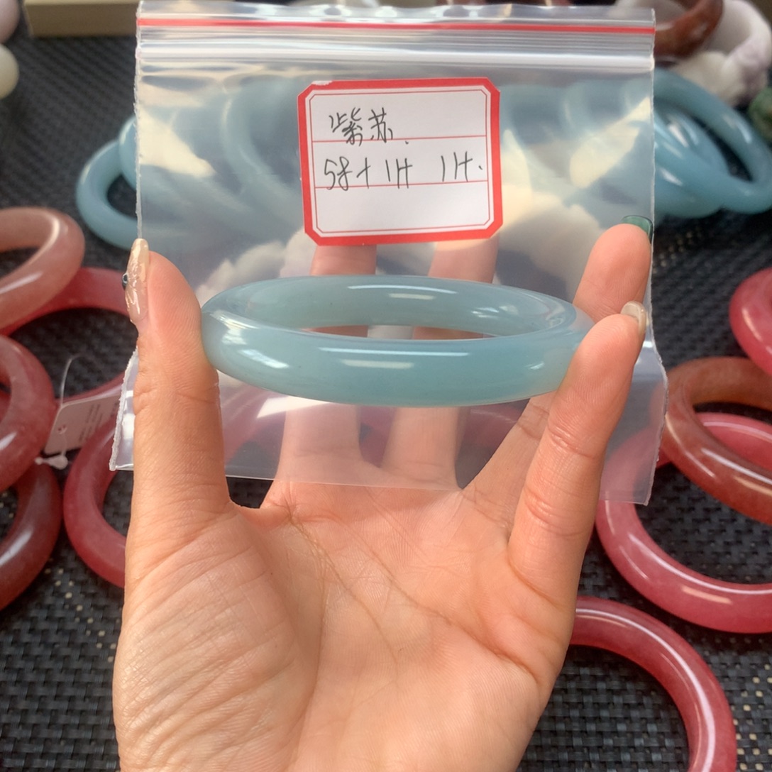 紫***苏石英岩玉未镶嵌手镯