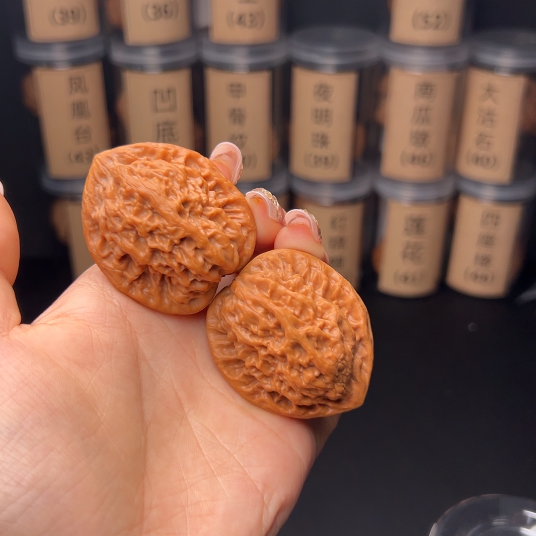 爱***儿吊坠文玩核桃金公子