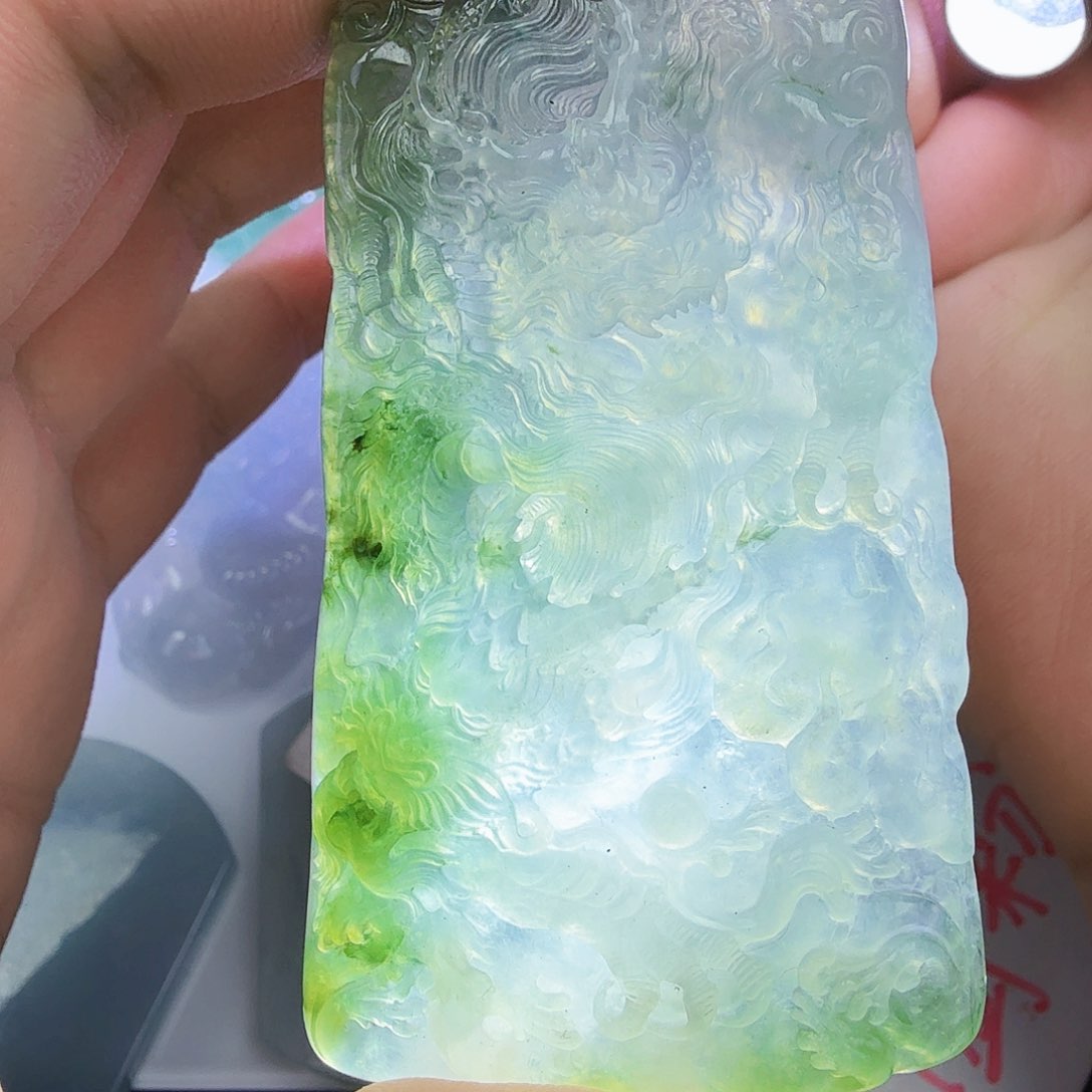 翡翠颈饰未镶嵌烟***?龙牌