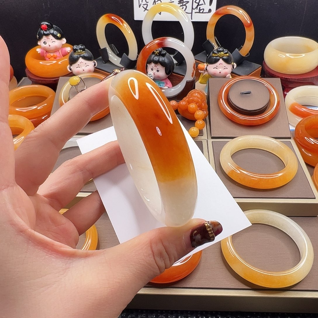 舒***心石英质玉（黄龙玉）未镶嵌手镯