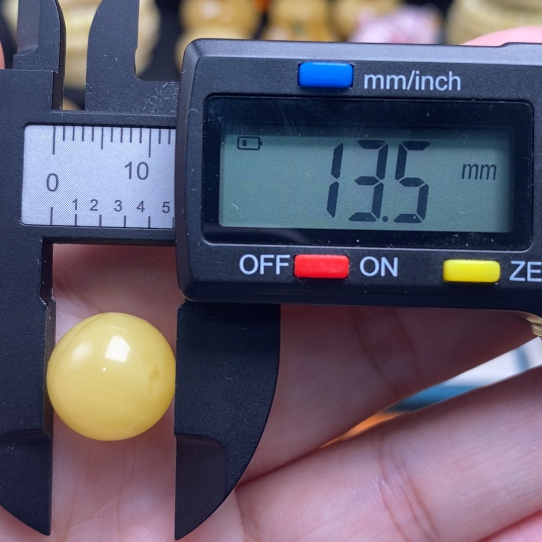 蜜蜡未镶嵌珠宝奇石